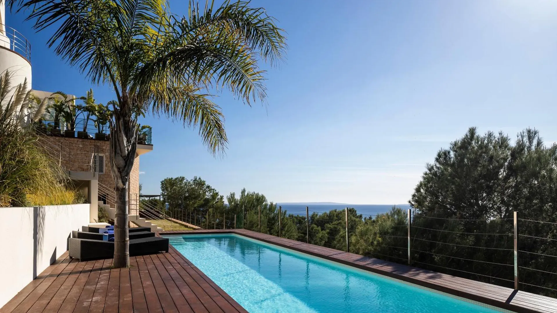 La Diosa Villa Roca Llisa Spain