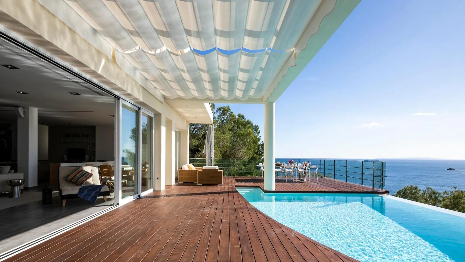 La Diosa Villa Roca Llisa Spain